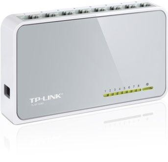 Switch de red TP-Link blanco. Tiene 8 puertos con luces verdes. Forma rectangular. Sobre una superficie blanca.
