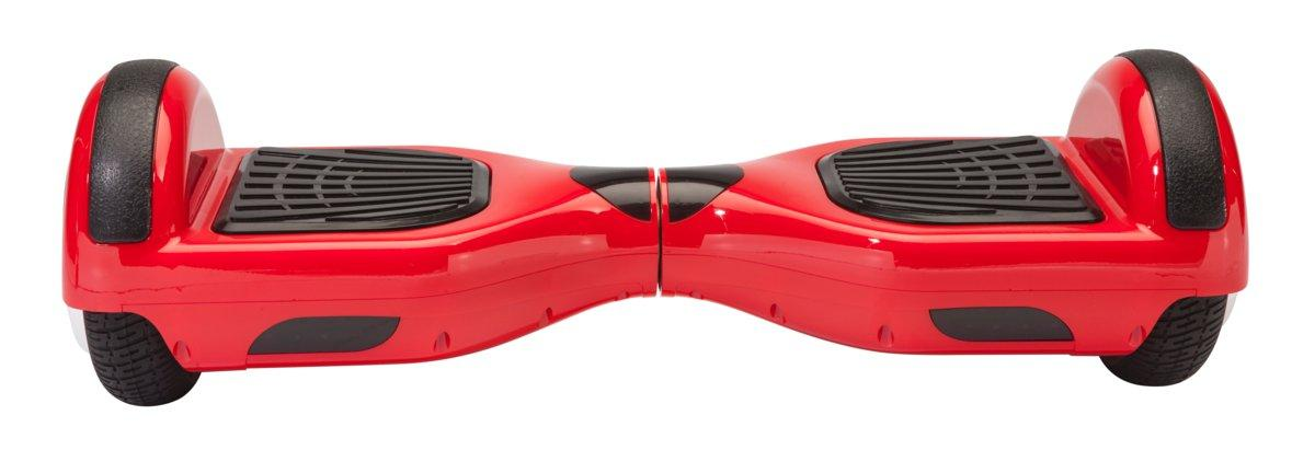 Un patinete autoequilibrado rojo sobre un fondo blanco, con protectores de ruedas negros.