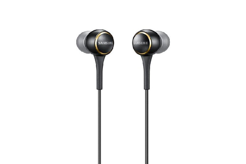 Par de auriculares internos Samsung, negros y dorados, con dos cables separados.