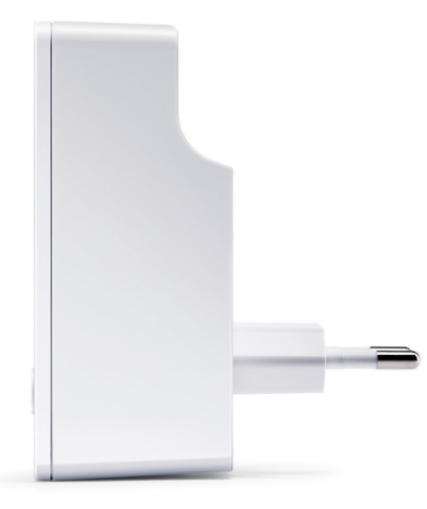 Un enchufe adaptador de corriente blanco con diseño de dos clavijas.
