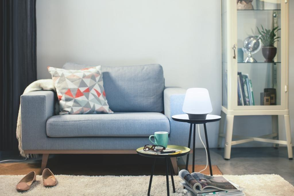 Lámpara de mesa - Philips Hue Wellness, LED inteligente con mando, Luz blanca de cálida a fría, Domótica