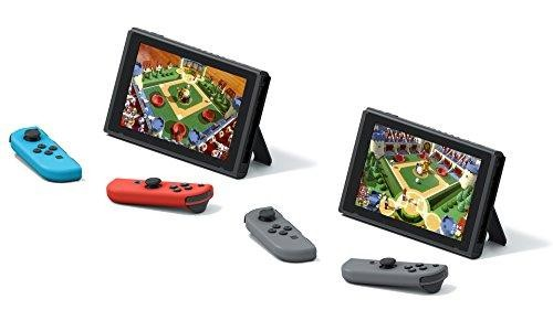 Múltiples consolas Nintendo Switch con mandos, configuradas para jugar.