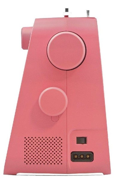 Reloj despertador digital negro con dígitos azules que muestran 18:00 y PM.