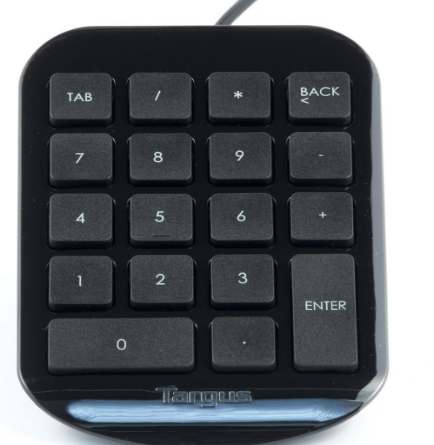 Un teclado numérico negro con el logotipo de Targus y varias teclas numeradas.