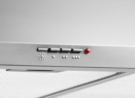 Primer plano de botones en una campana extractora de acero inoxidable. Una luz roja está encendida.