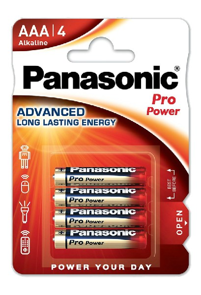 Un paquete de cuatro pilas AAA Panasonic Pro Power. El embalaje es rojo, blanco y negro.