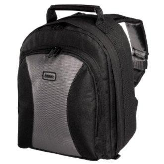 Una mochila negra y gris. La mochila tiene un asa superior y dos correas para los hombros.