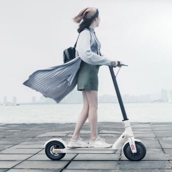 Patinete eléctrico - Xiaomi Mi Electric Scooter M365, 25 km/h, Autonomía 30 km, Plegable, Blanco