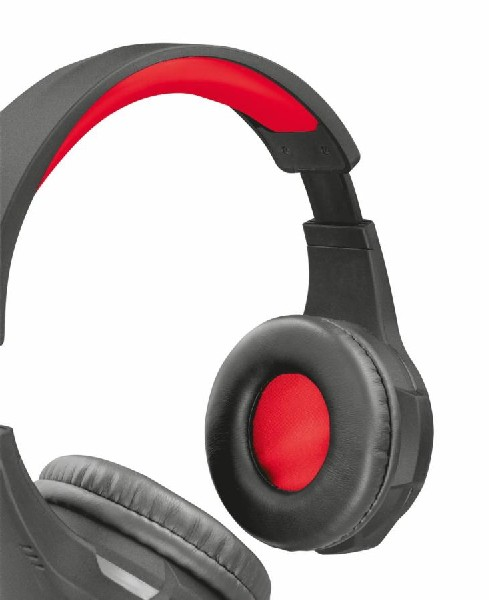 Auriculares negros con almohadillas rojas y diadema roja.