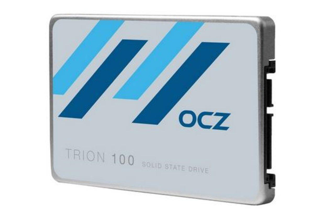 Disco duro sólido 240 GB OCZ BUNDLE SSD TRION 100 + Memoria Toshiba USB de 32 GB en color blanco
