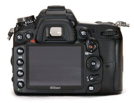 Cámara réflex - Nikon D7000 + AF DX 18-200 G ED VR II