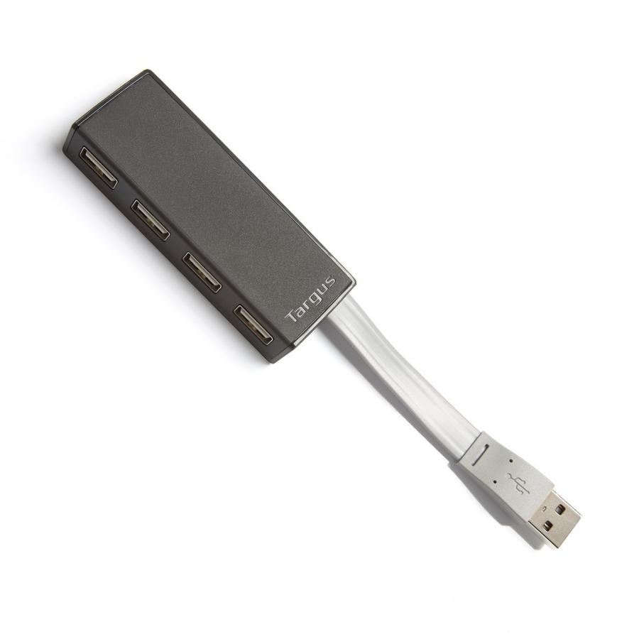 Un hub USB Targus gris con cuatro puertos y un cable blanco con conector USB.