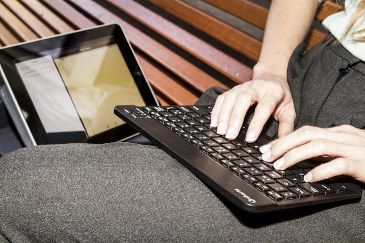Funda con teclado para Tablet de 7" - Silver HT Gripcase Bluetooth