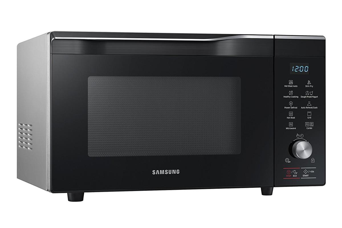 Horno microondas Samsung negro y plateado.