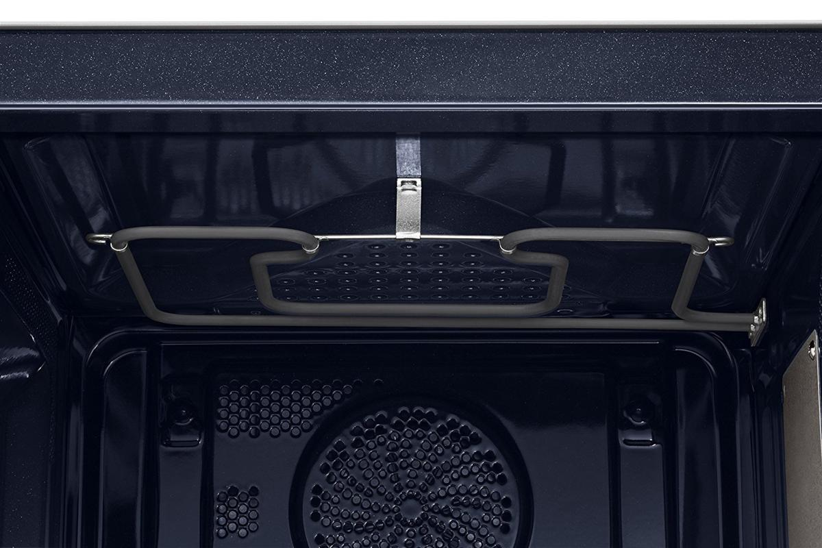 Dentro de un horno de microondas mostrando elementos calefactores y detalles interiores.