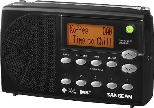 Radio negro con pantalla que muestra 'Koffee' y 'Time to Chill'.