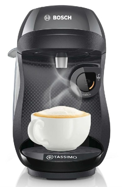 Cafetera Bosch Tassimo negra con una taza de café blanca. Sale vapor de la taza.