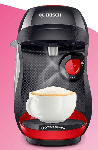 Una cafetera Bosch Tassimo negra y roja con una taza de café blanca. Sale vapor.