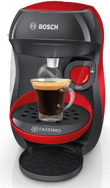 Cafetera Tassimo negra y roja, vaso de café. Vapor subiendo. Fondo blanco.