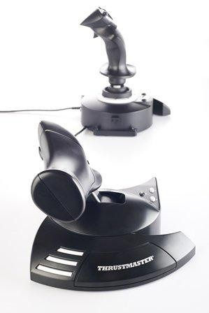 Controlador de joystick negro y gris con base negra, aislado sobre fondo blanco.