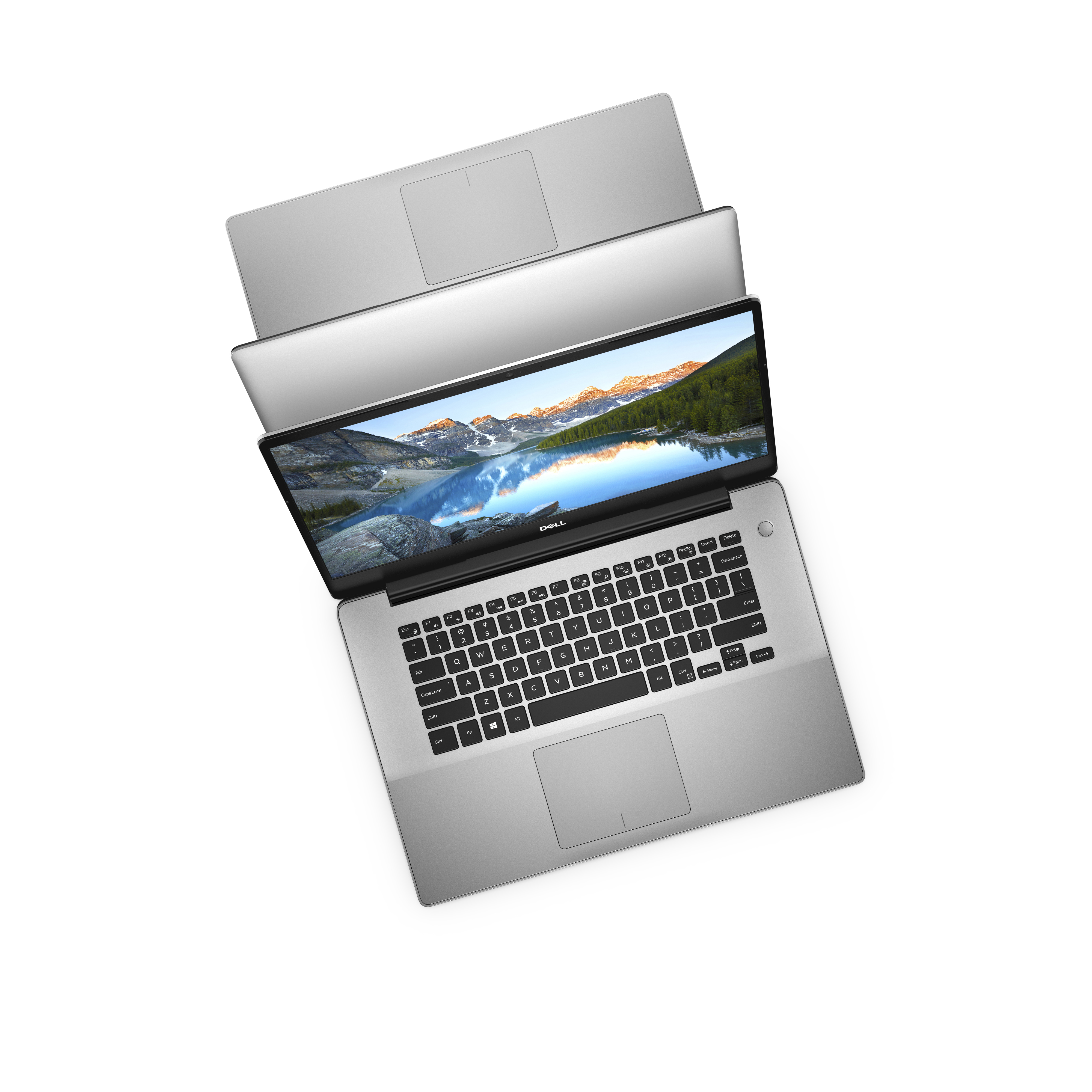 Ein silberner Laptop mit geöffnetem Bildschirm, der eine Landschaft zeigt, auf weißem Hintergrund.