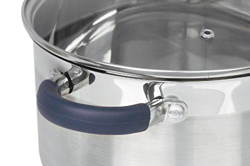Olla de acero inoxidable con asa azul y tapa de cristal.