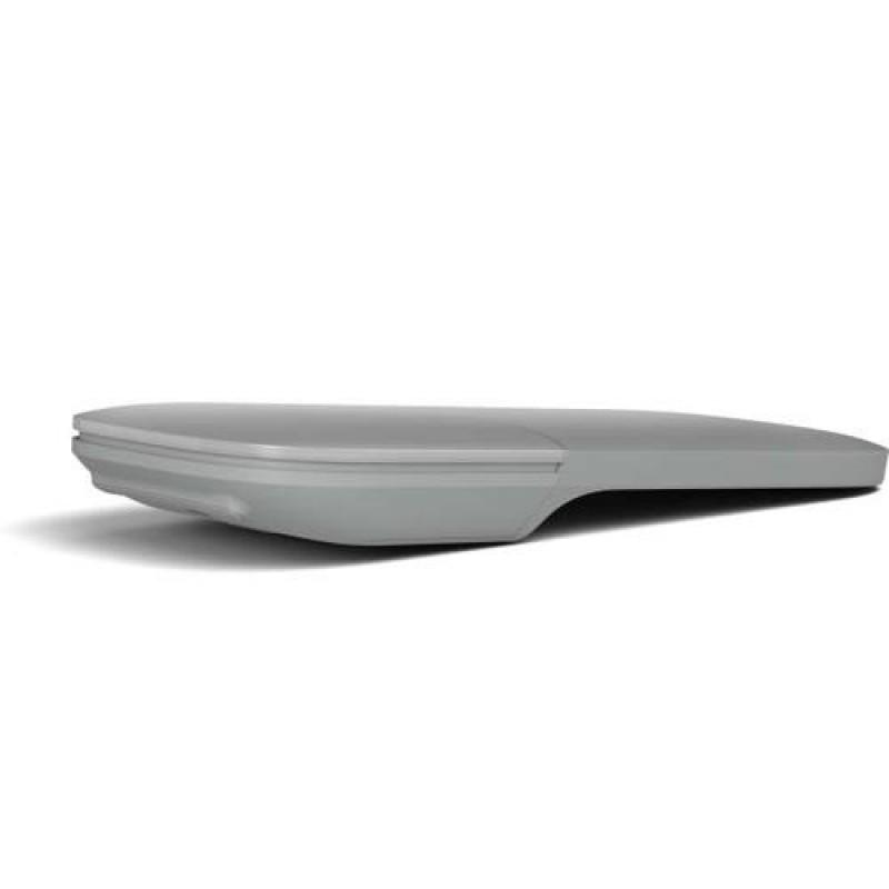 Un ratón de ordenador gris claro y aerodinámico tumbado sobre una superficie blanca, visto de lado.