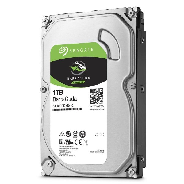 Disco duro Seagate Barracuda 1TB con etiqueta verde, sobre fondo blanco.