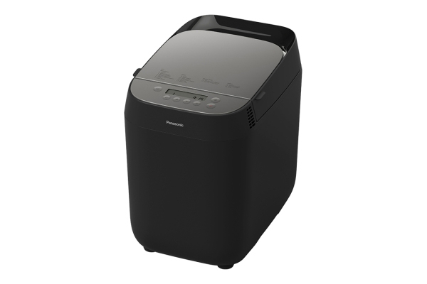 Schwarzer Panasonic Brotbackautomat mit Digitalanzeige und schwarzem Deckel.