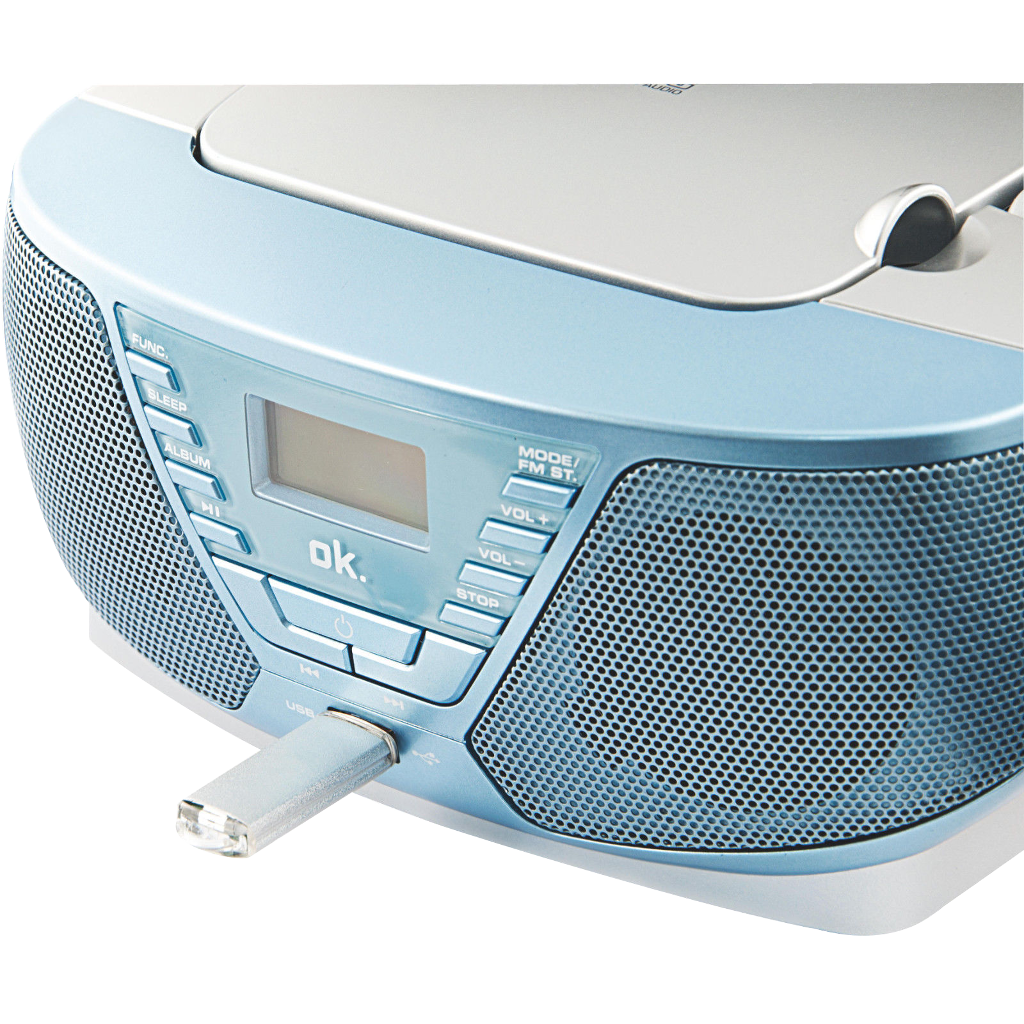 Kék-ezüst boombox USB-vel, gombokkal és CD-nyílással, fekete háttéren.