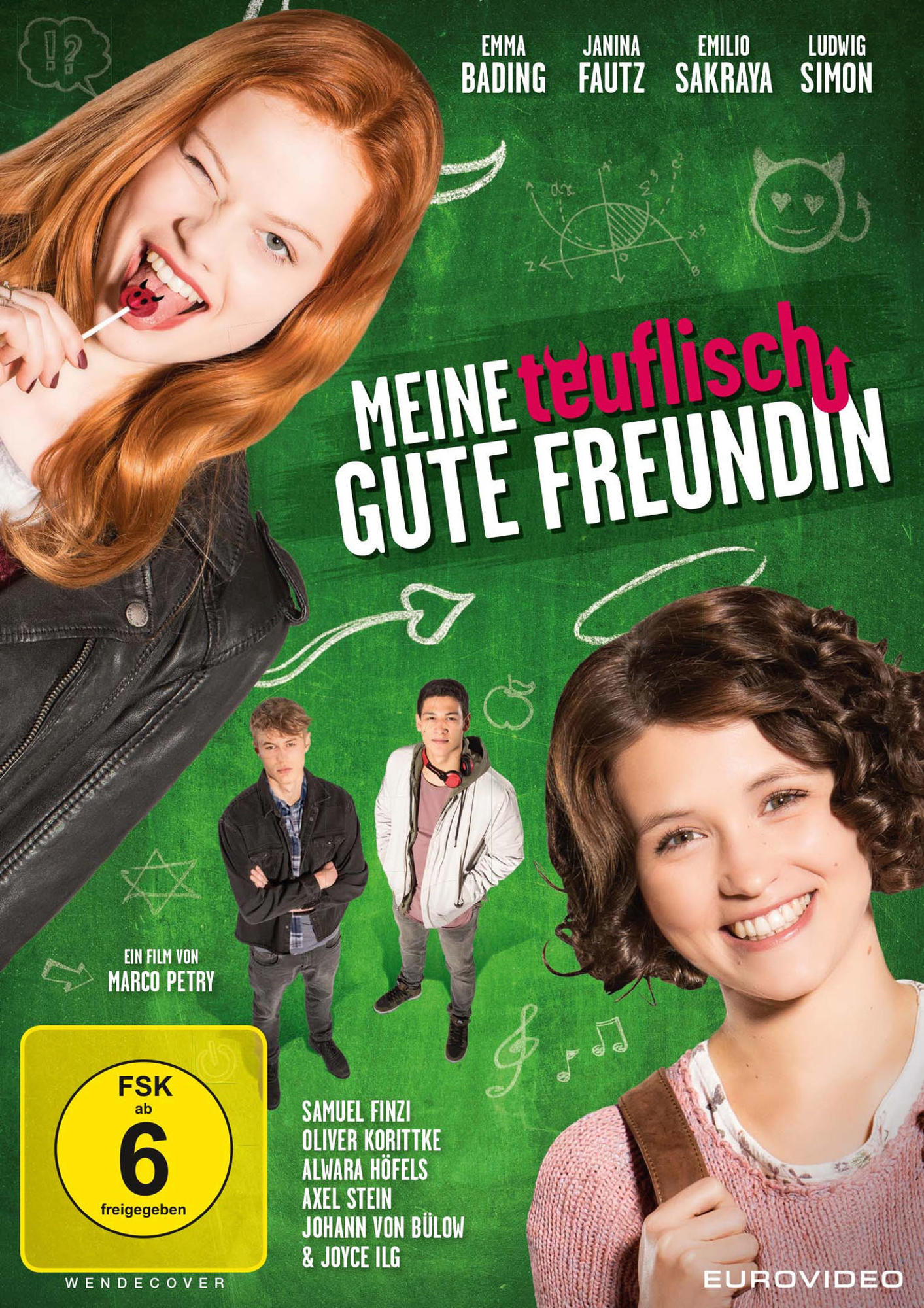 DVD-Cover: Zwei Mädchen, zwei Jungen und Text. Grüner Tafelhintergrund, Comic-Stil.