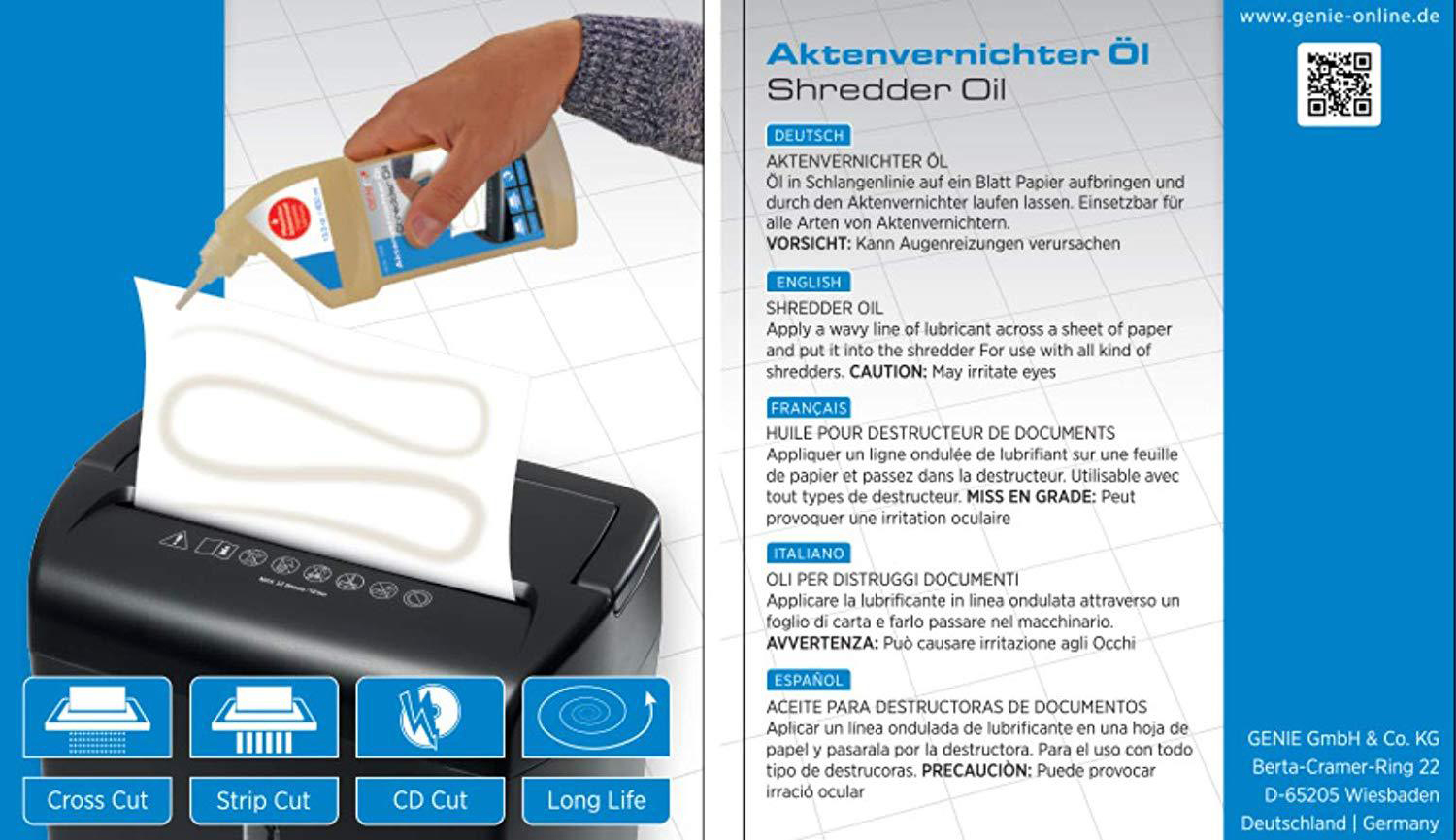Eine Person gießt Öl auf Papier vor einem Aktenvernichter. Text in mehreren Sprachen.