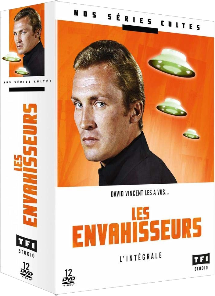 DVD-boxset voor "Les Envahisseurs". Het toont het gezicht van een man met een paar UFO's.