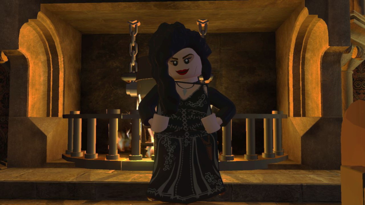 Eine Lego-Figur einer Frau, in einer Szene mit Kamin und dekorativem, goldenen Hintergrund.