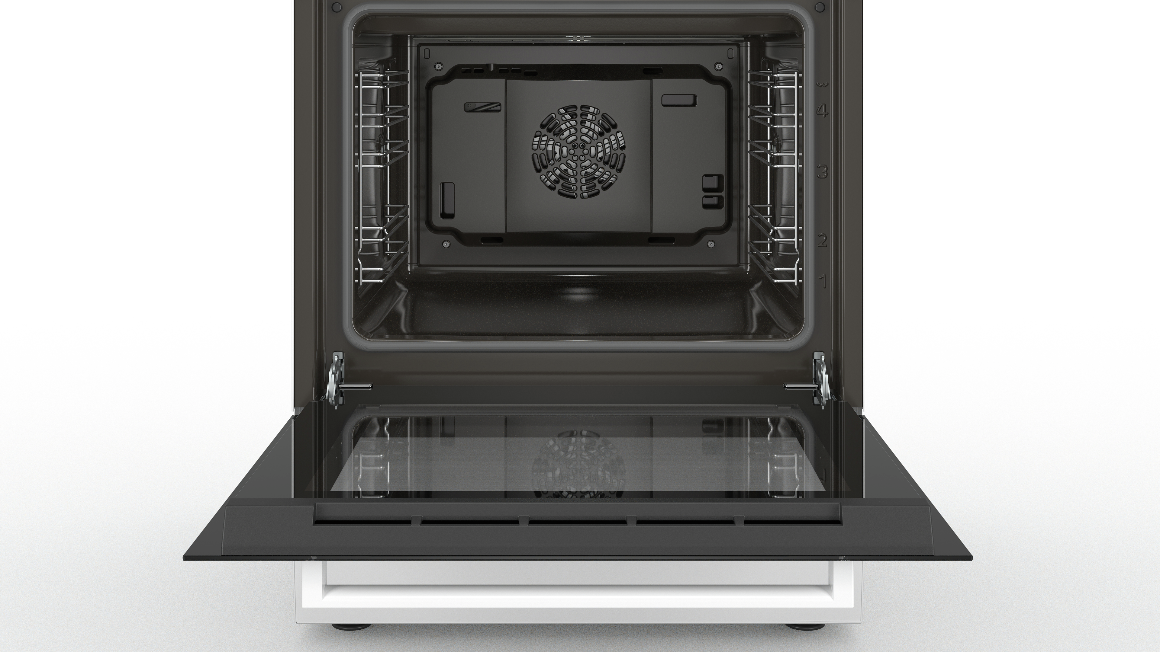 Offener Ofeninnenraum mit Lüfter, Rosten und Glastür. Schwarz-weiß-Farbschema.