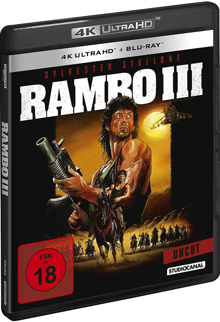 Ein Filmcover von Rambo III. Es zeigt Sylvester Stallone mit einer Waffe auf einem Pferd.