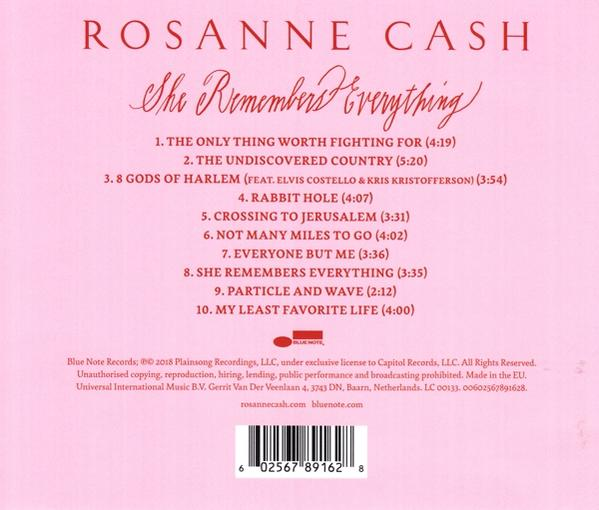 Achterkant van Rosanne Cash's album, "She Remembers Everything" met tracklist.