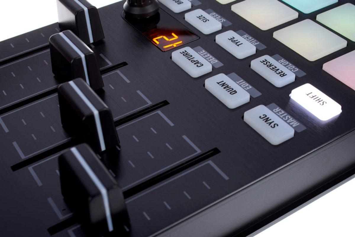 Controladora DJ - Native Instruments Traktor Kontrol F1