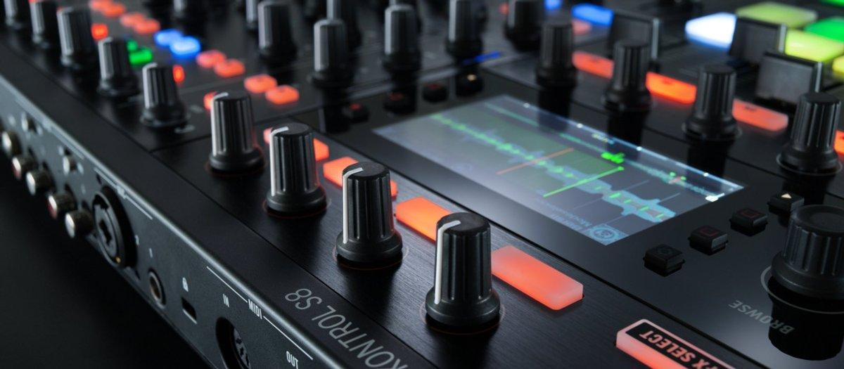 Controladora DJ - Native Instruments Traktor Kontrol S8, Mezclador independiente, 4 canales