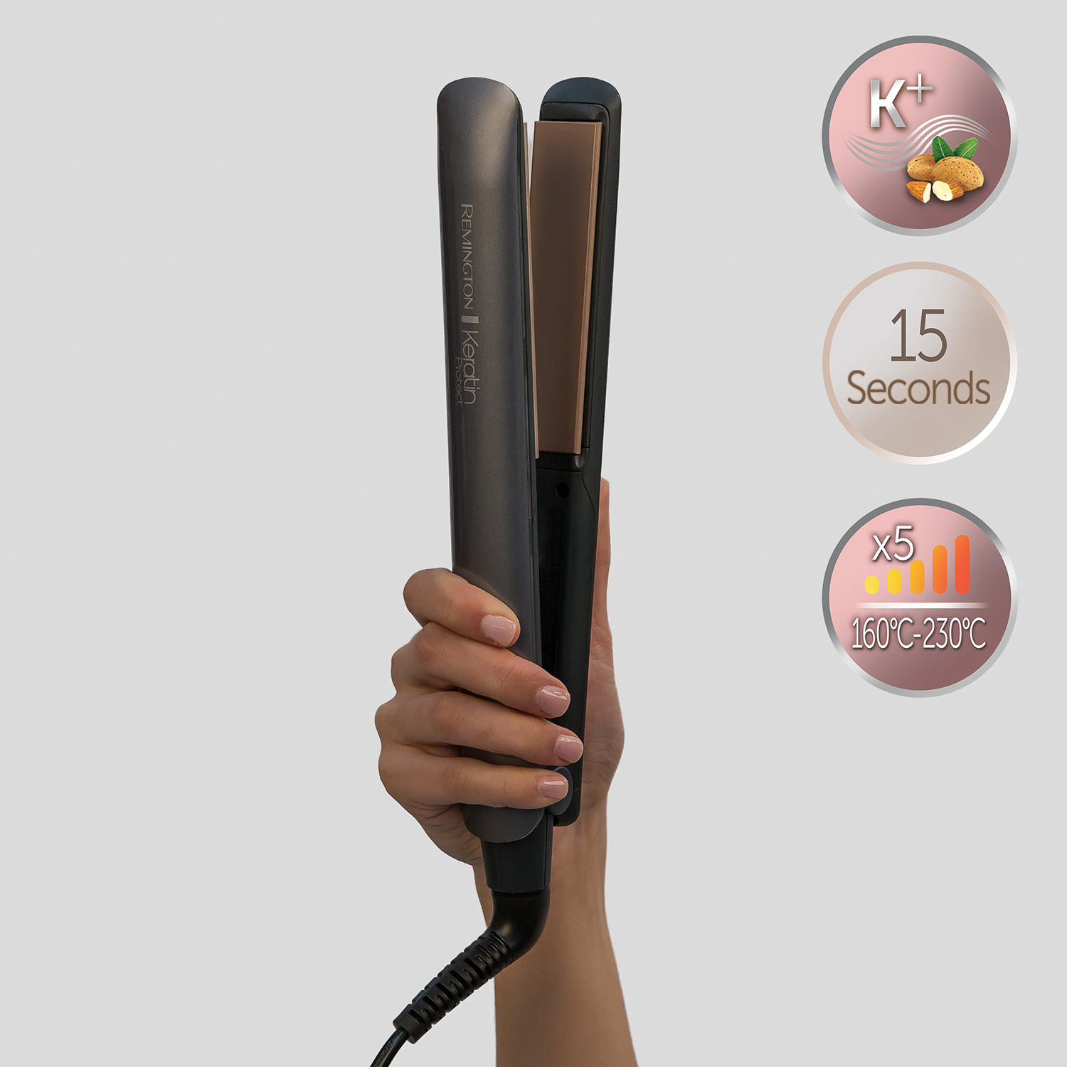 Een vrouwenhand die een Remington Keratin Therapy Pro stijltang vasthoudt met pictogrammen.