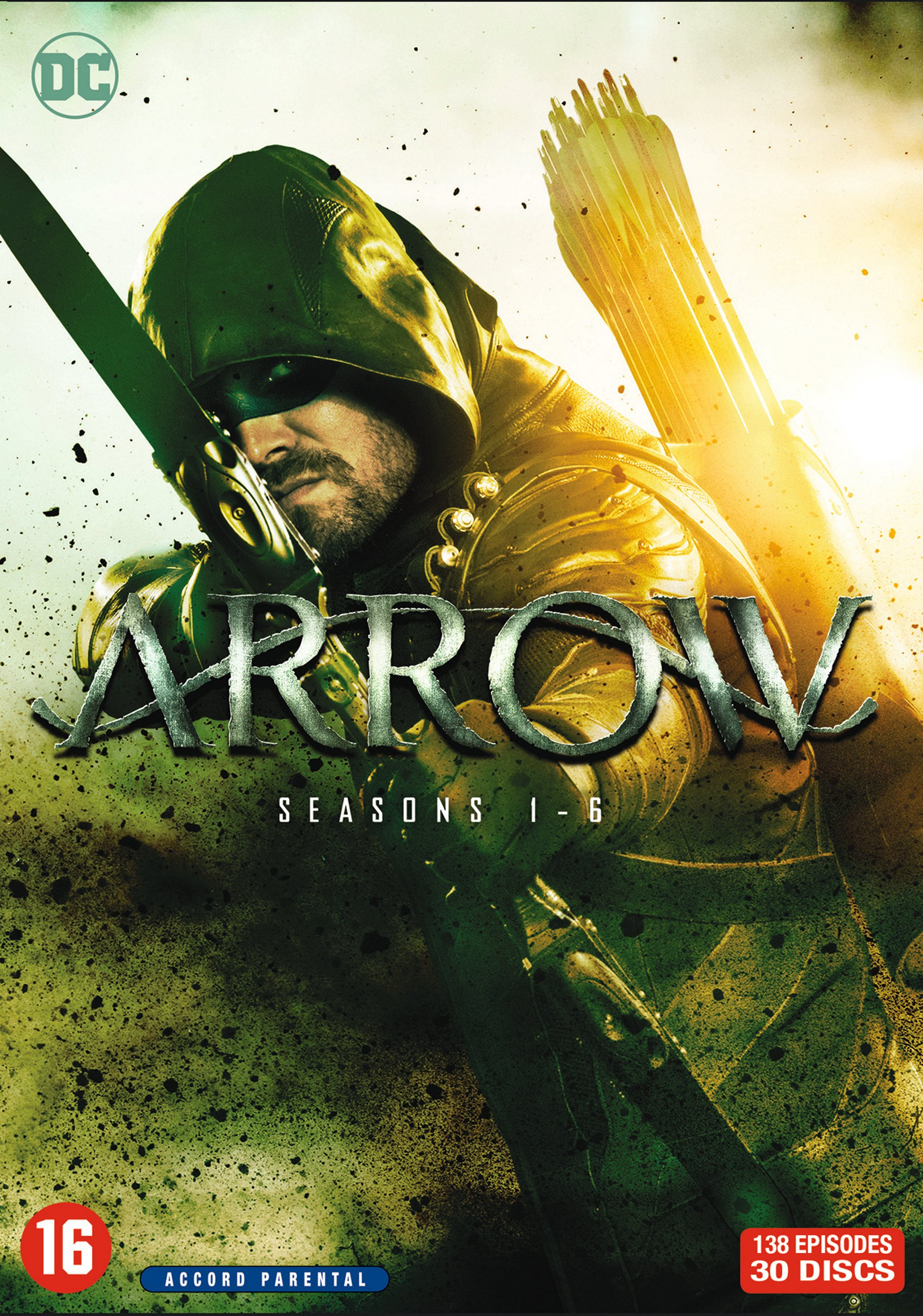 Couverture DVD de 'Arrow', avec un homme à capuche tenant une épée et un arc.
