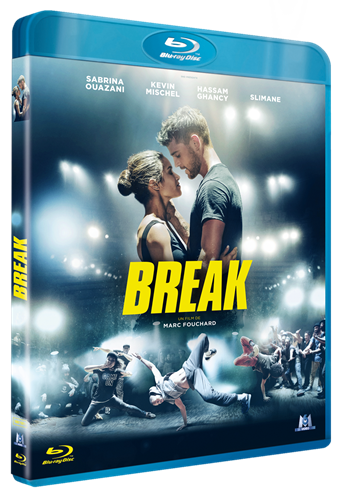 Filmposter met een stel dat elkaar omhelst. Het woord BREAK staat in grote letters. Mensen op een sportveld.