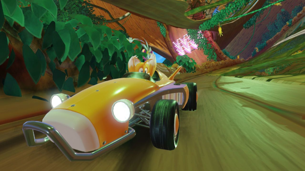 Karting jaune sur piste verte. Personnage conduisant. Feuillage vert luxuriant sur le côté.