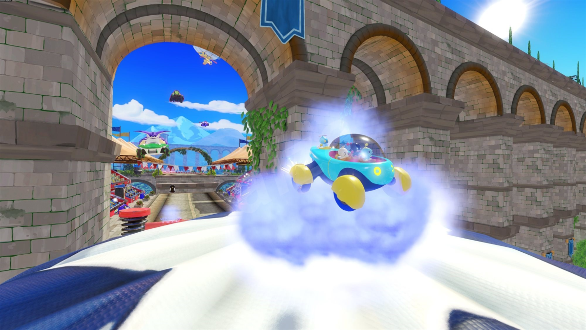 Un véhicule bleu entouré d'un nuage de fumée sur une piste de course avec des arches.