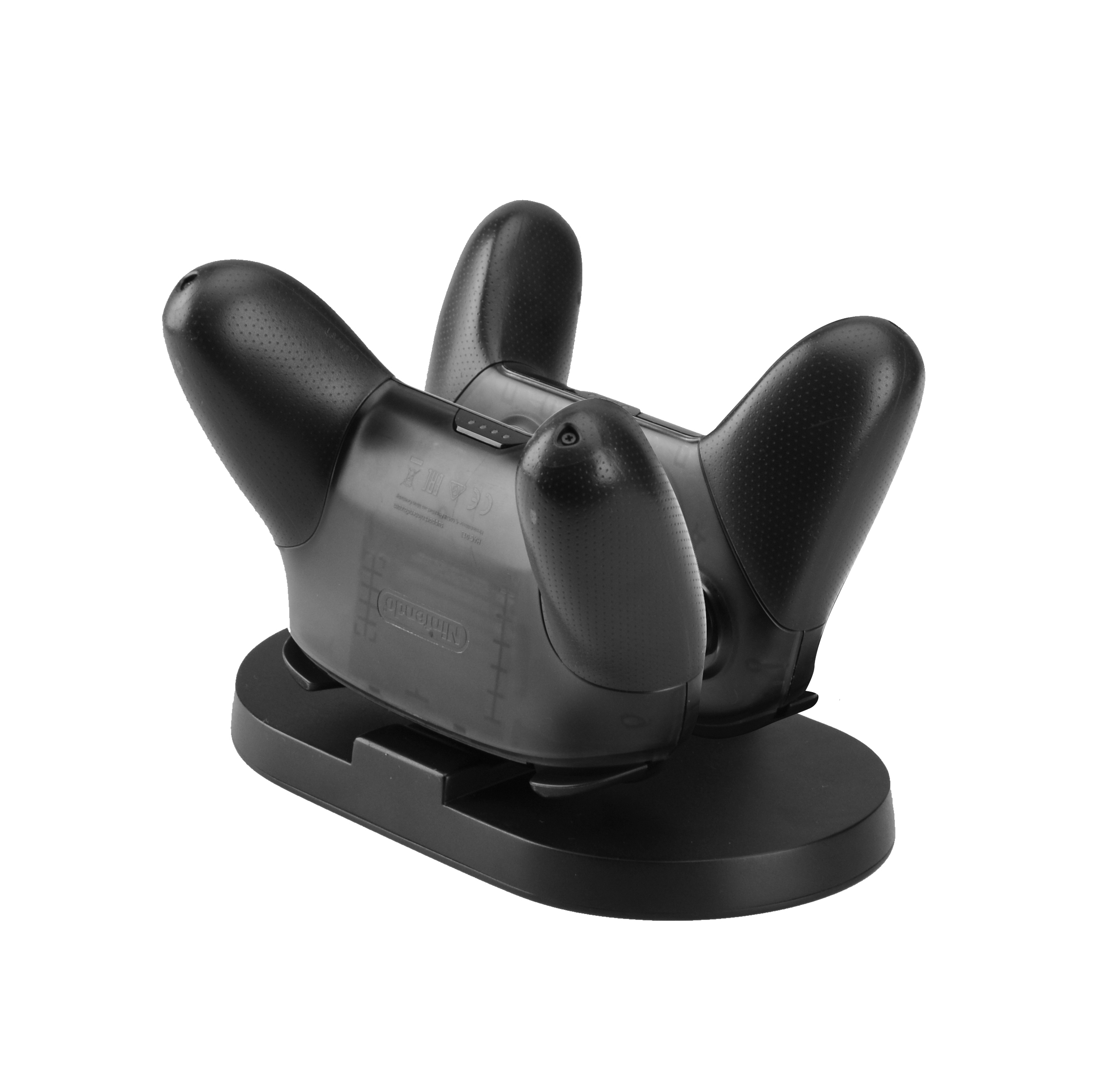 Schwarze Nintendo Switch Controller Ladestation, schräge Ansicht, auf weißem Hintergrund.