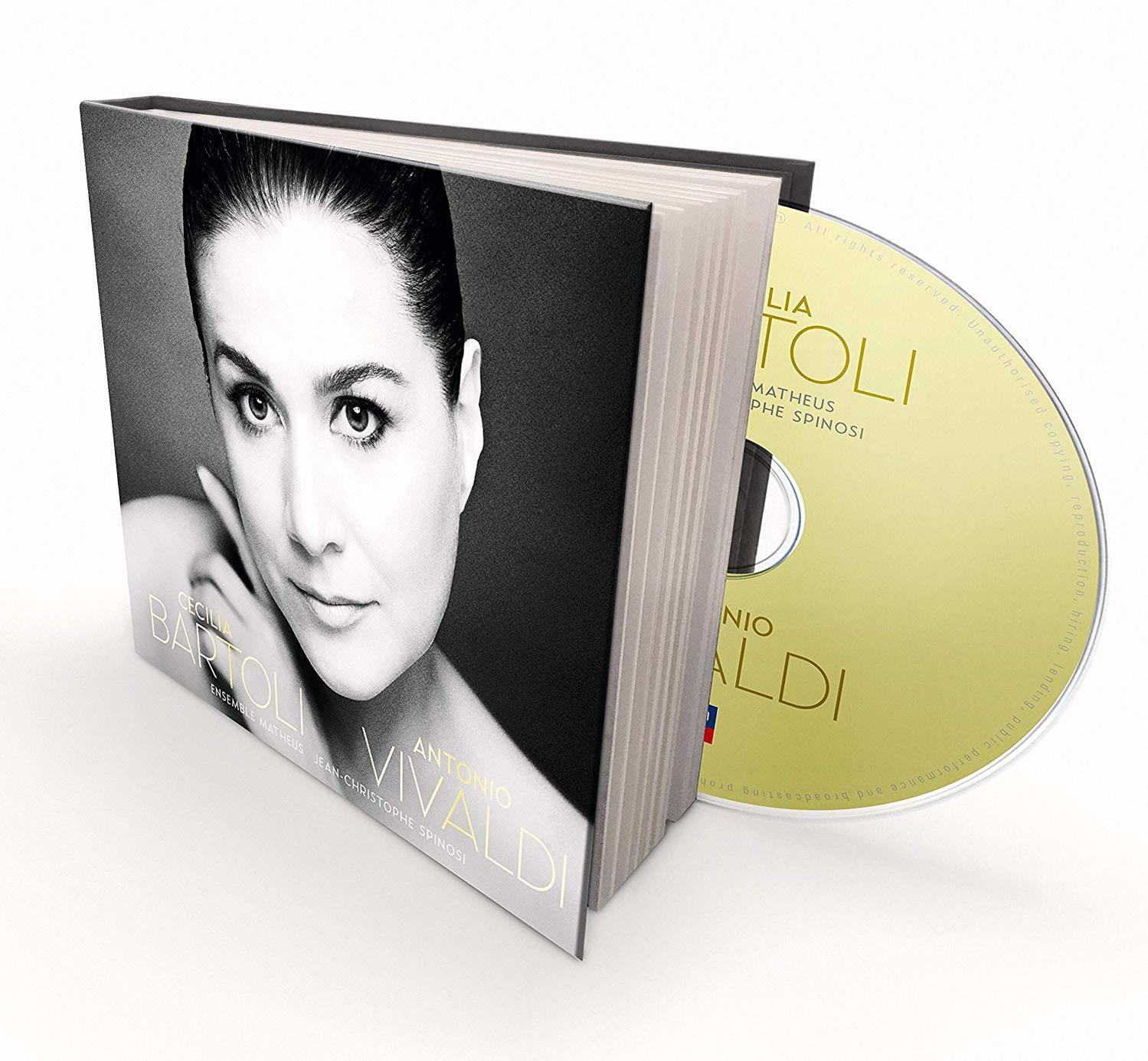 CD-hoesje met Cecilia Bartoli op de cover. De cd is gedeeltelijk uit, met witte achtergrond.