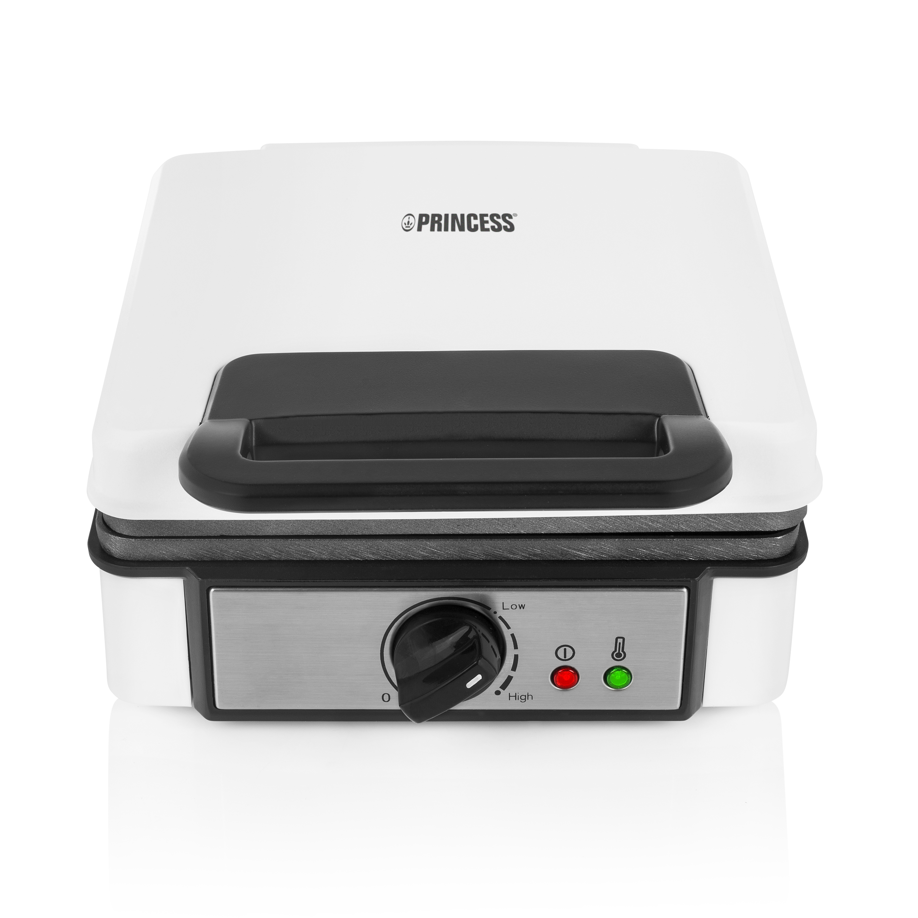 Een witte wafelmaker met een zwarte handgreep en een temperatuurknop. Groene en rode lampjes branden.