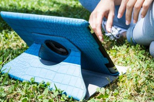 Funda para iPad 2 y nuevo iPad - Silver HT Crocostyle, con soporte giratorio 360º y en color azul
