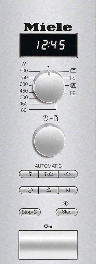 Panel de control de microondas, plateado con reloj digital y botones.