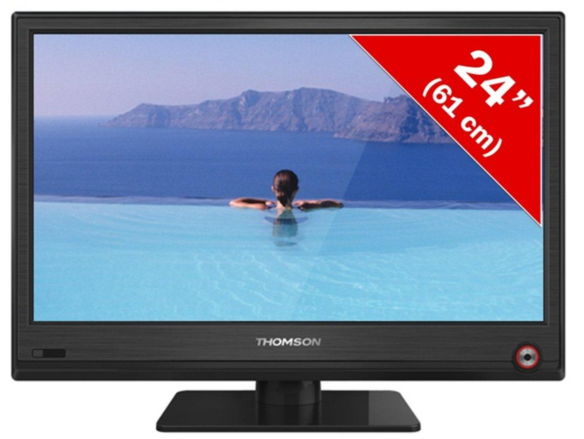 Un televisor de 24 pulgadas que muestra una escena de una persona en una piscina.
